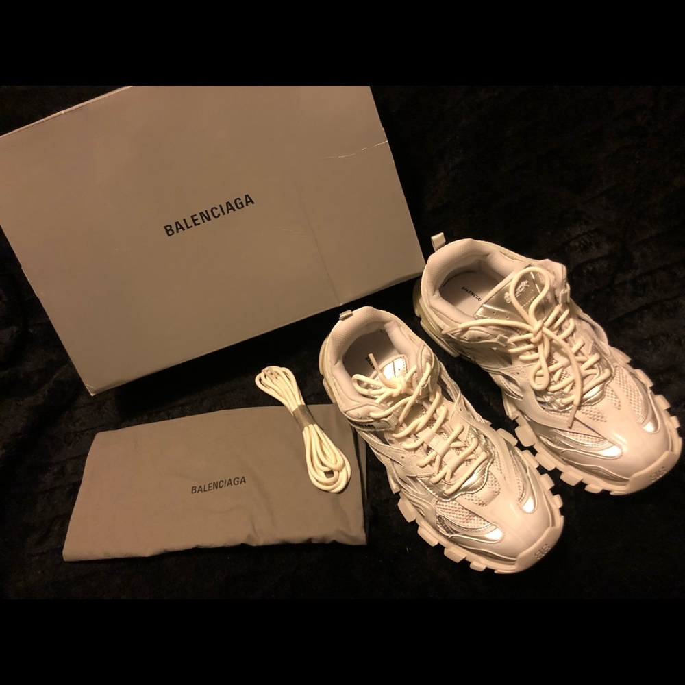 Selling Balenciaga’s sneakers brand new never worn